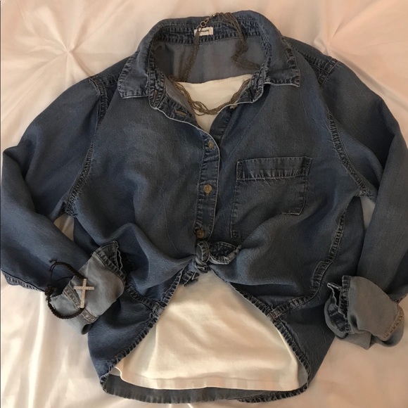 Garage Tops - GARAGE Cute Cropped shirt❣️